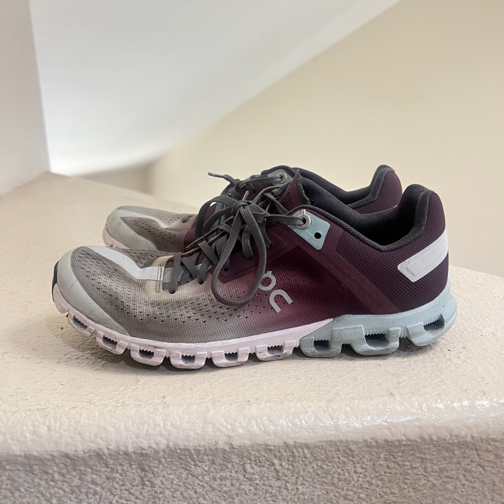 On Cloud Cloudflow Women's US 7.5 Running Shoes Mulberry And Mineral
